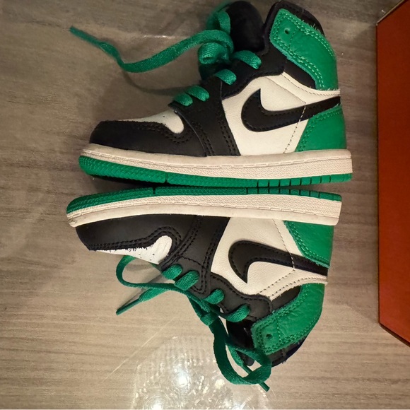 Toddler Air Jordan 1 High OG - Picture 2 of 6